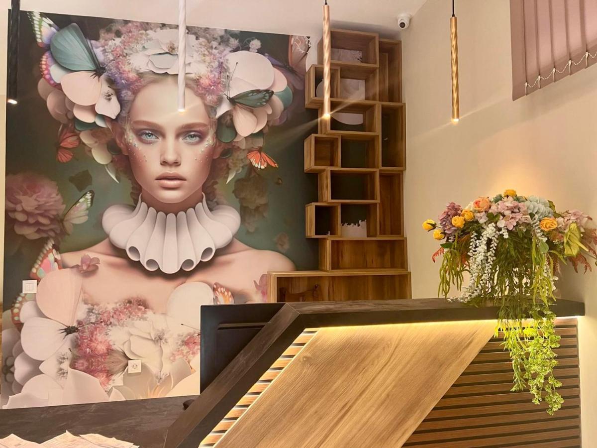 Floral Boutique Hotel Pleven Bagian luar foto