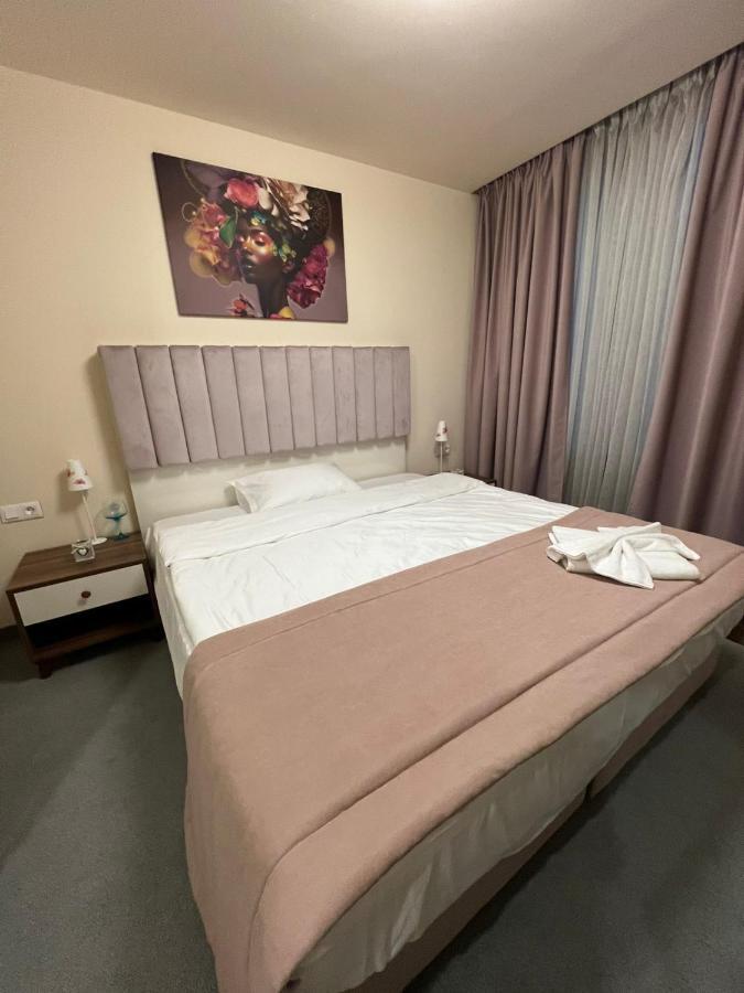 Floral Boutique Hotel Pleven Bagian luar foto