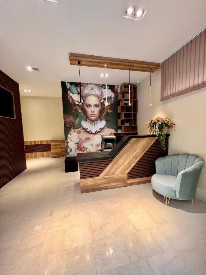 Floral Boutique Hotel Pleven Bagian luar foto