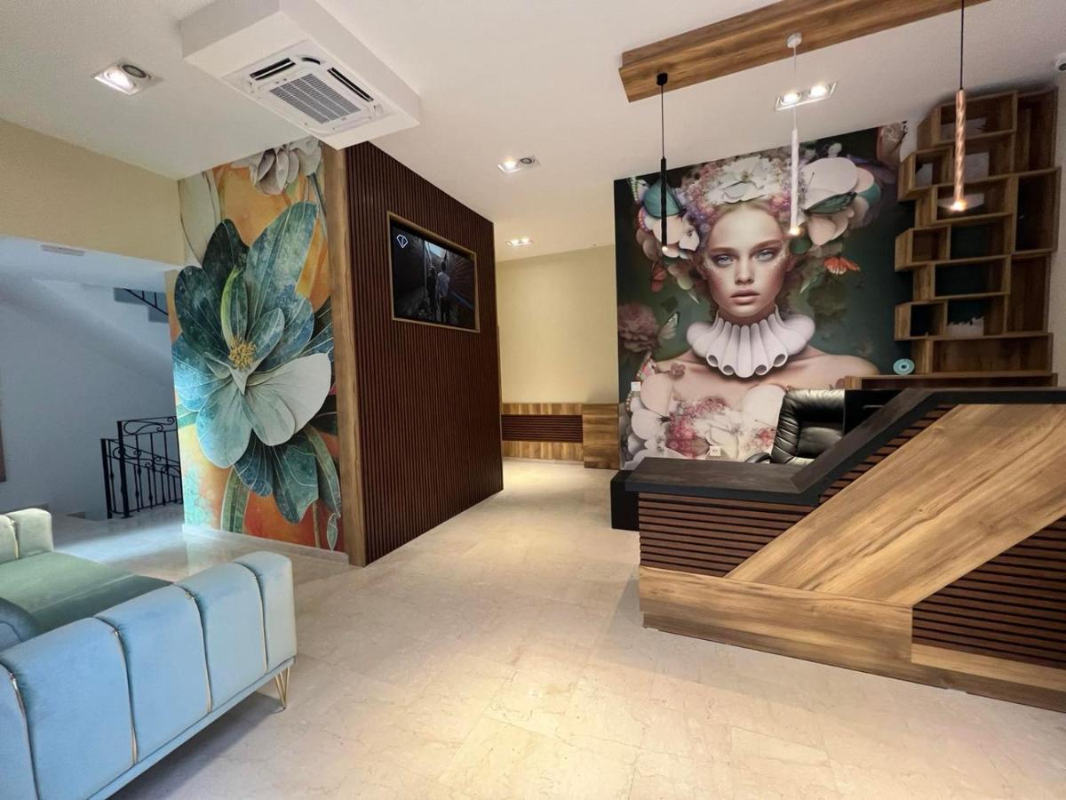 Floral Boutique Hotel Pleven Bagian luar foto