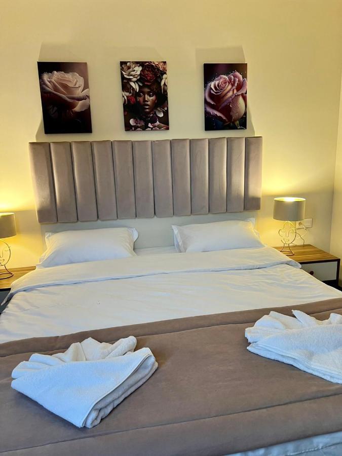 Floral Boutique Hotel Pleven Bagian luar foto