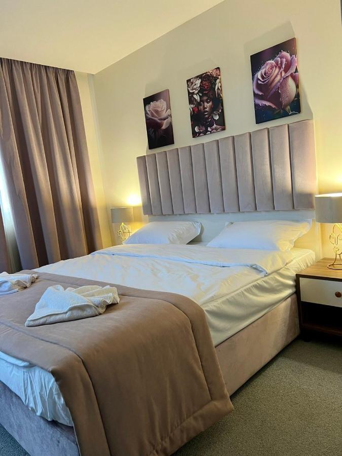 Floral Boutique Hotel Pleven Bagian luar foto