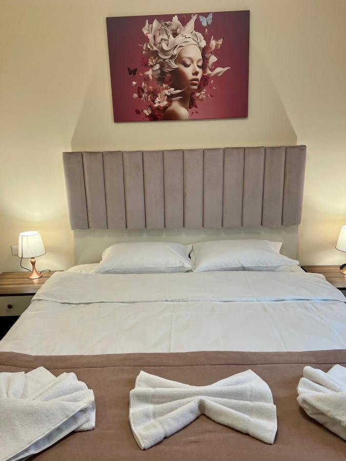 Floral Boutique Hotel Pleven Bagian luar foto