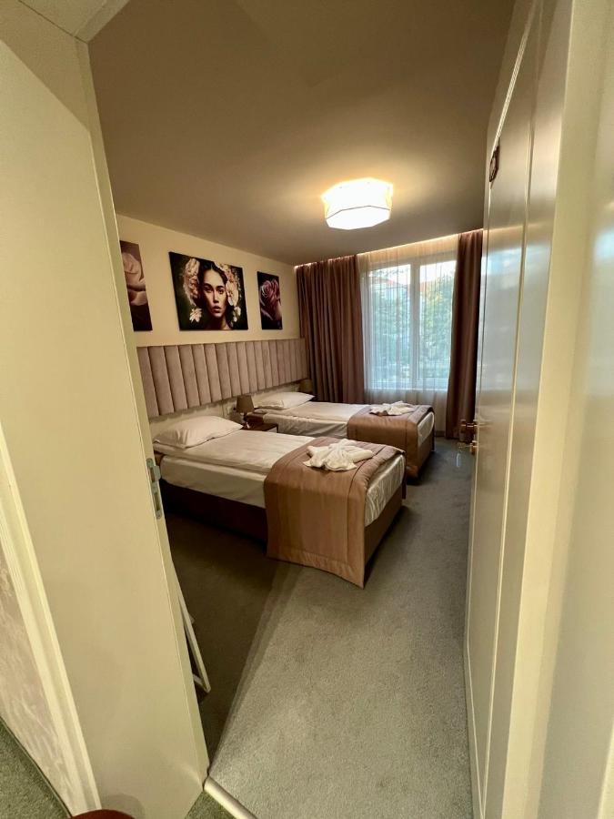 Floral Boutique Hotel Pleven Bagian luar foto