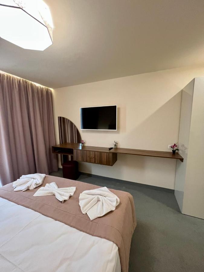 Floral Boutique Hotel Pleven Bagian luar foto