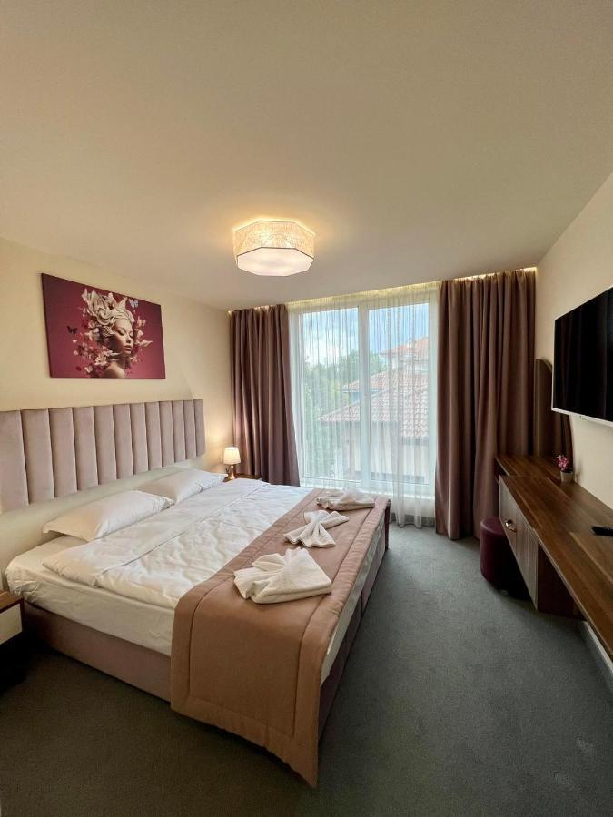 Floral Boutique Hotel Pleven Bagian luar foto