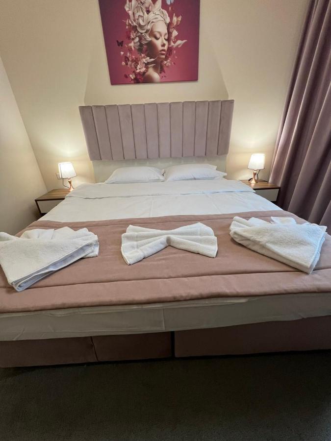 Floral Boutique Hotel Pleven Bagian luar foto