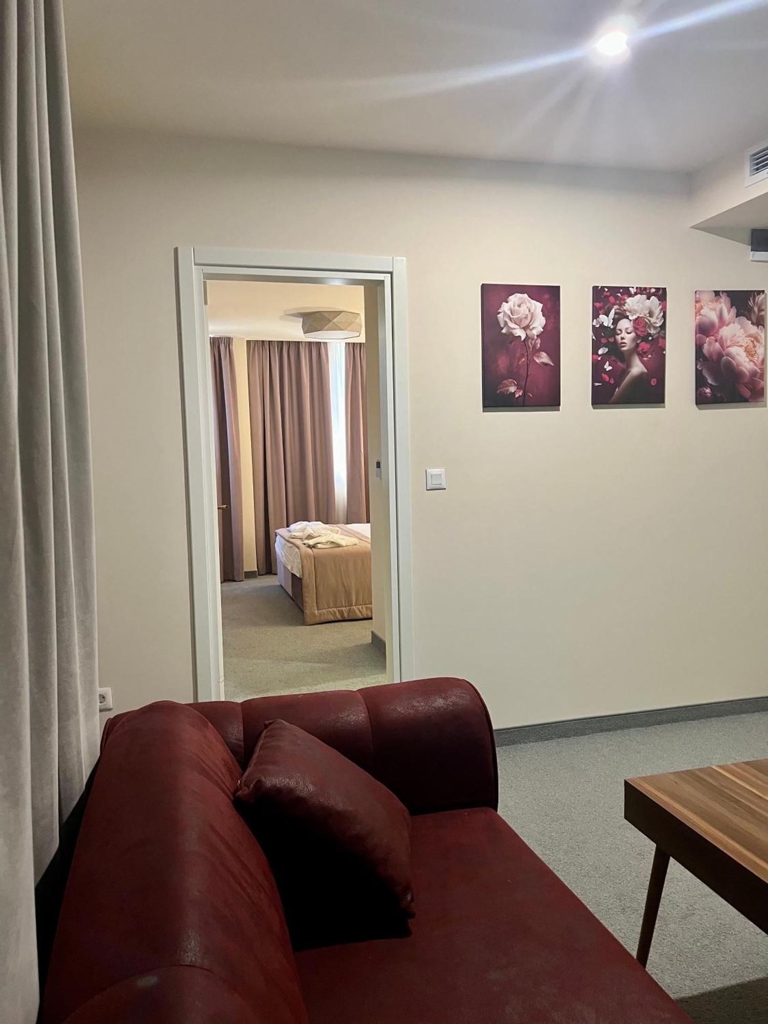 Floral Boutique Hotel Pleven Bagian luar foto