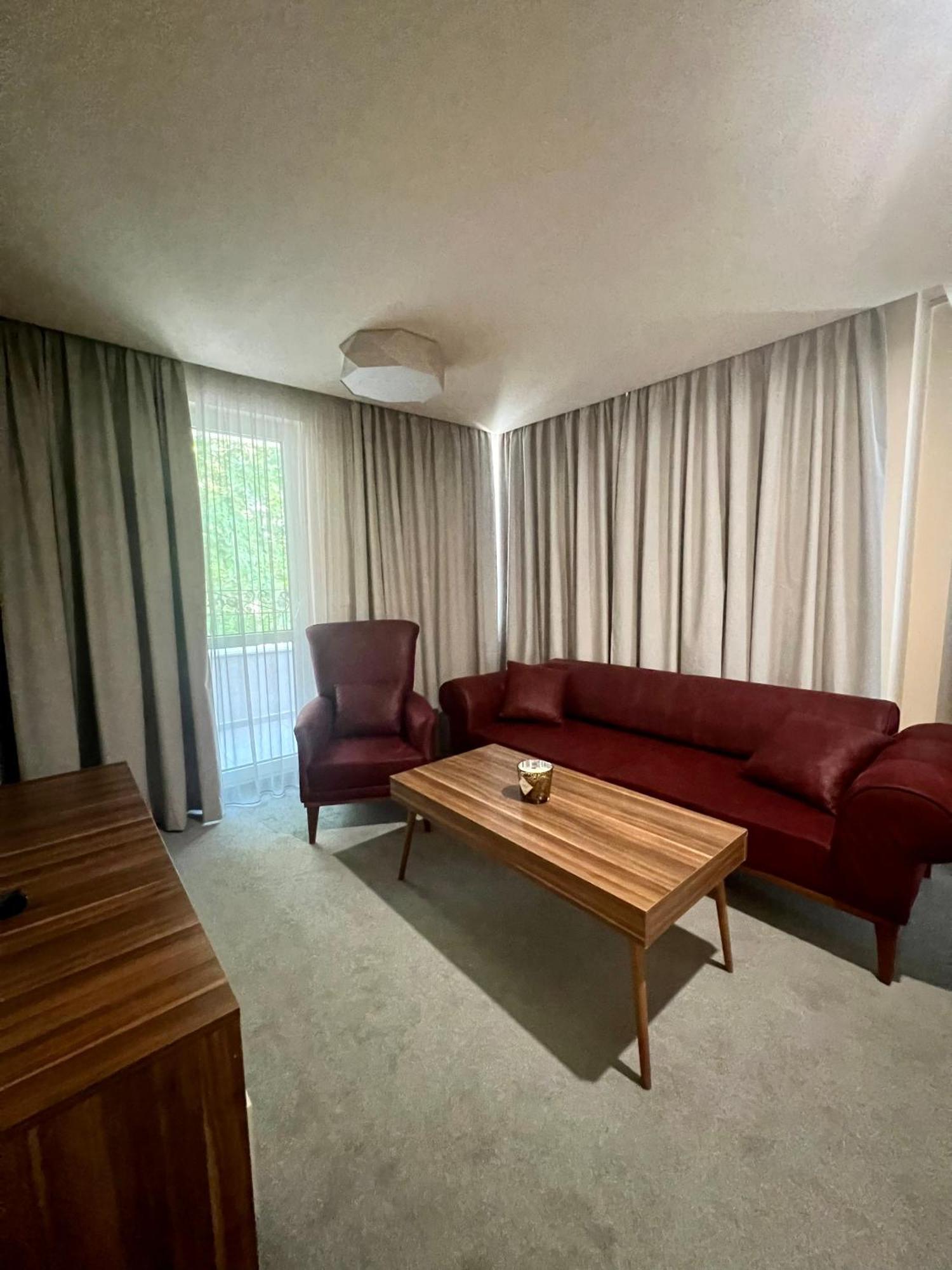 Floral Boutique Hotel Pleven Bagian luar foto