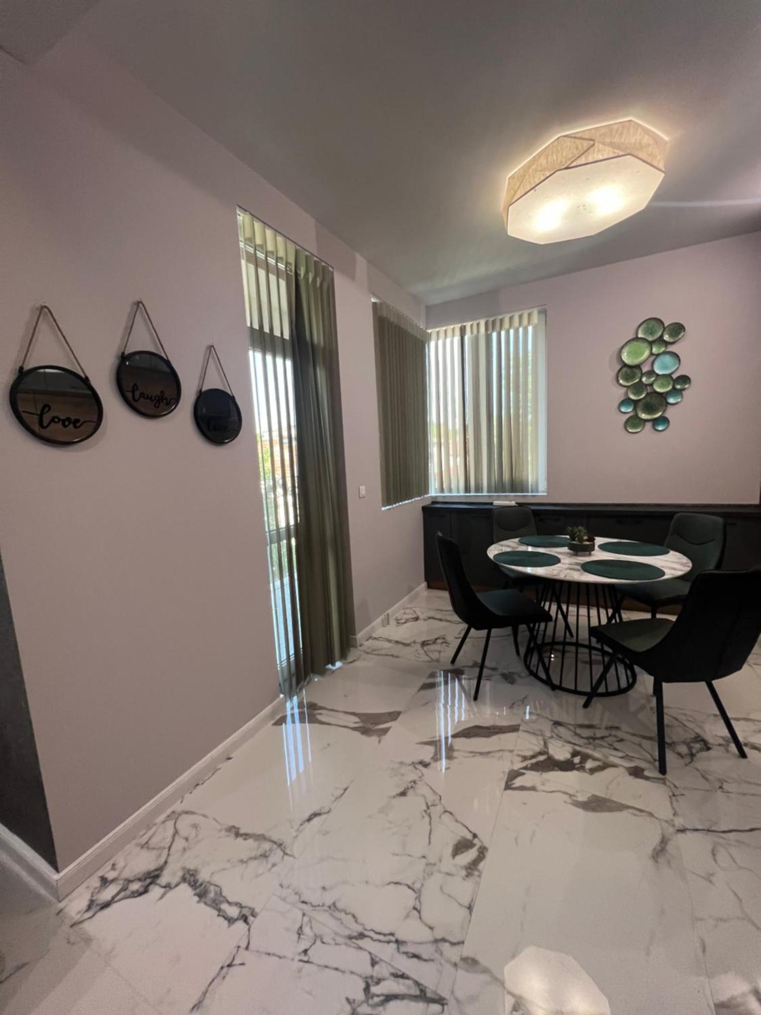 Floral Boutique Hotel Pleven Bagian luar foto