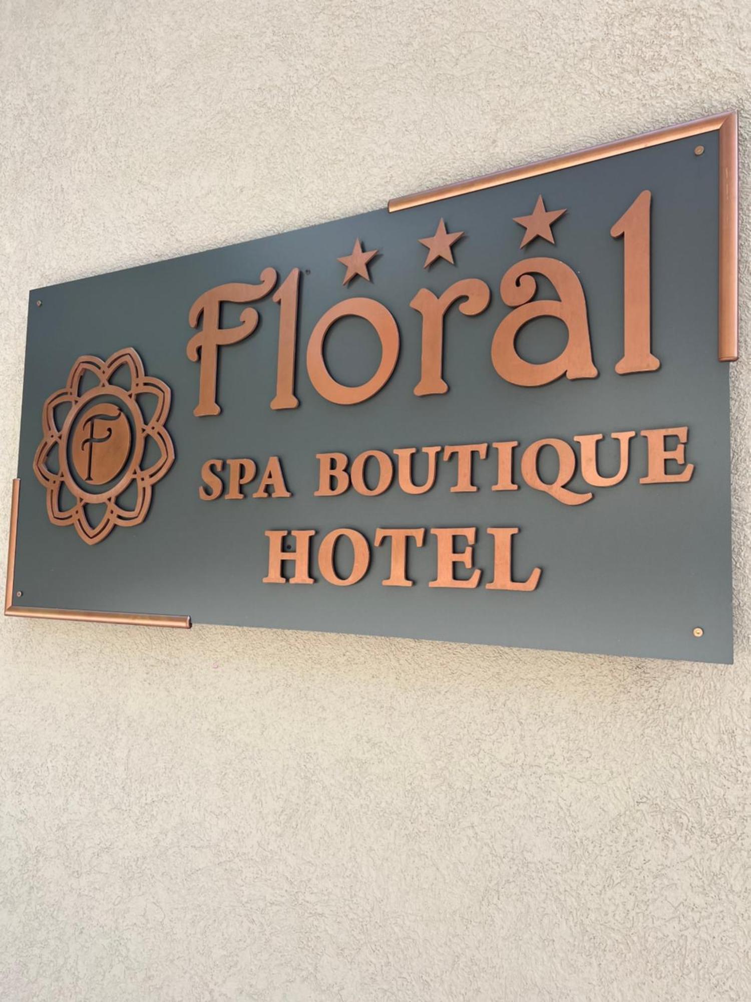 Floral Boutique Hotel Pleven Bagian luar foto