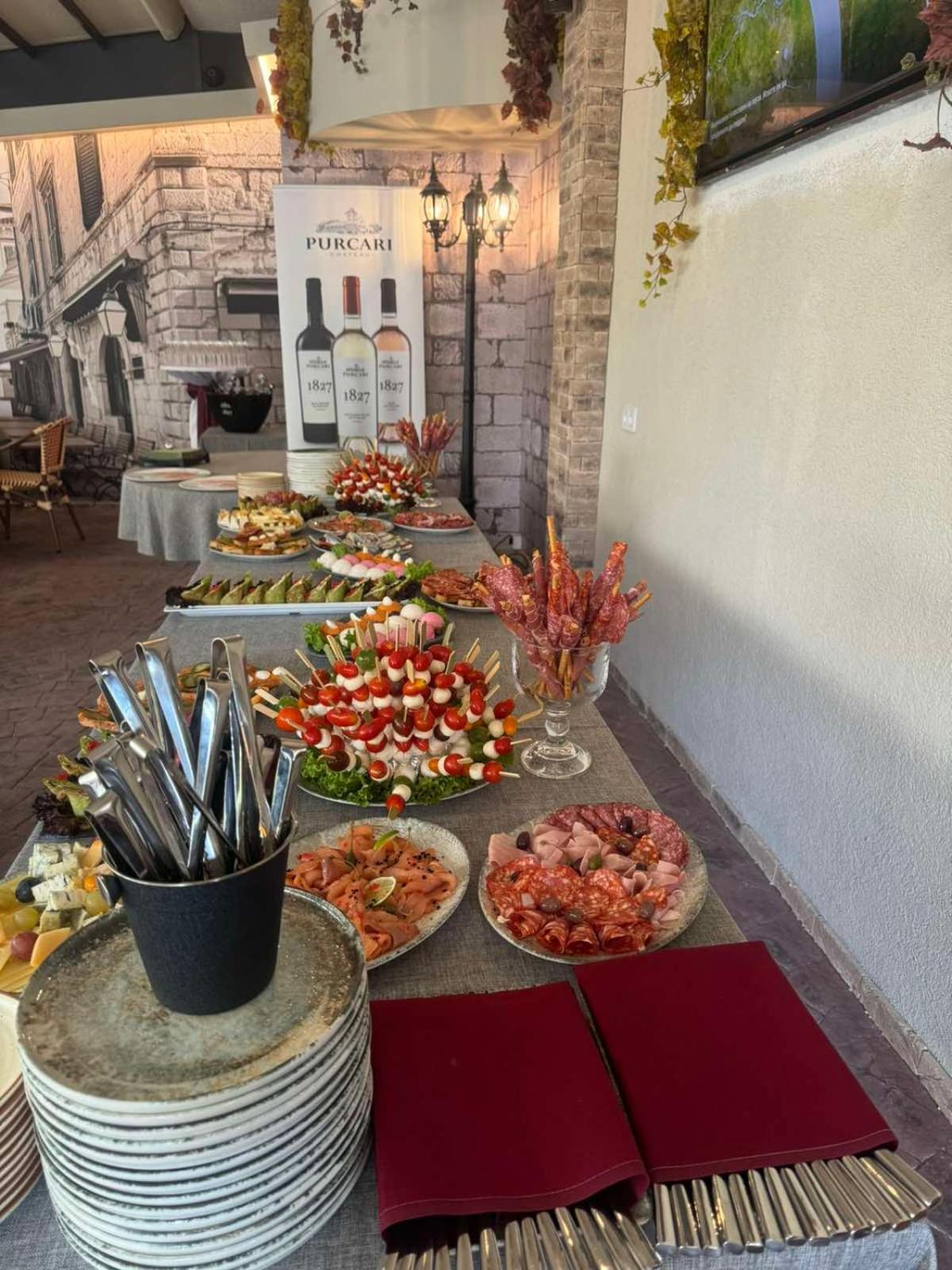Floral Boutique Hotel Pleven Bagian luar foto