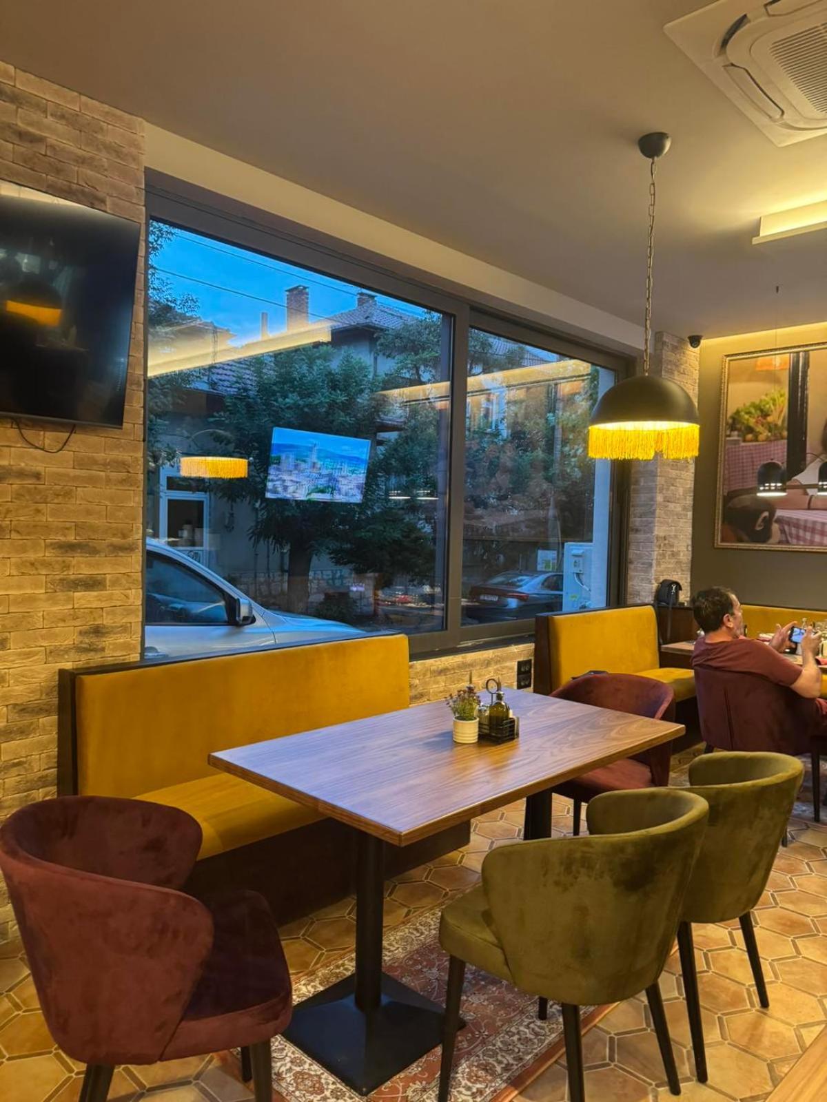 Floral Boutique Hotel Pleven Bagian luar foto