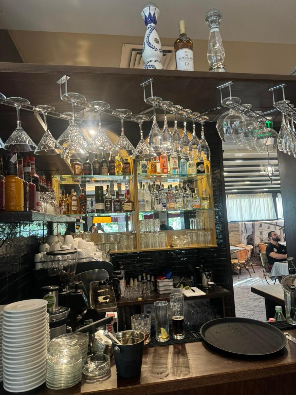 Floral Boutique Hotel Pleven Bagian luar foto