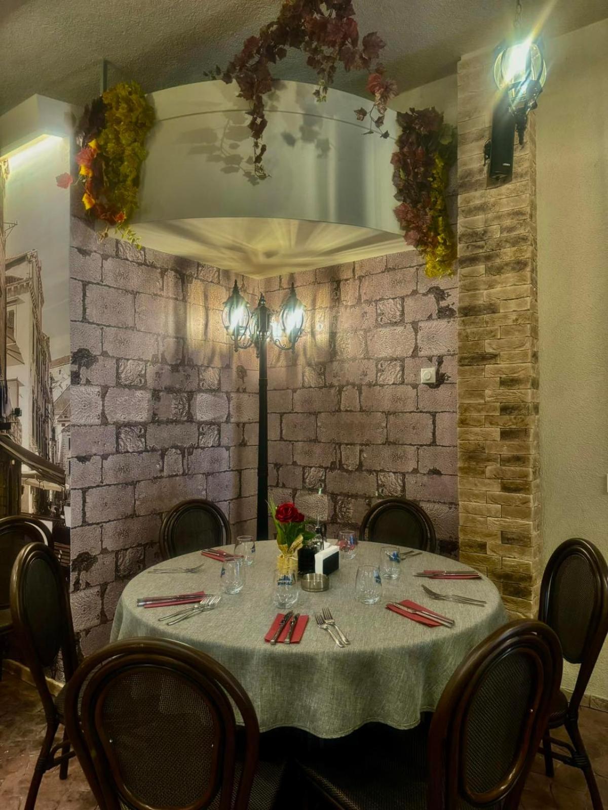 Floral Boutique Hotel Pleven Bagian luar foto
